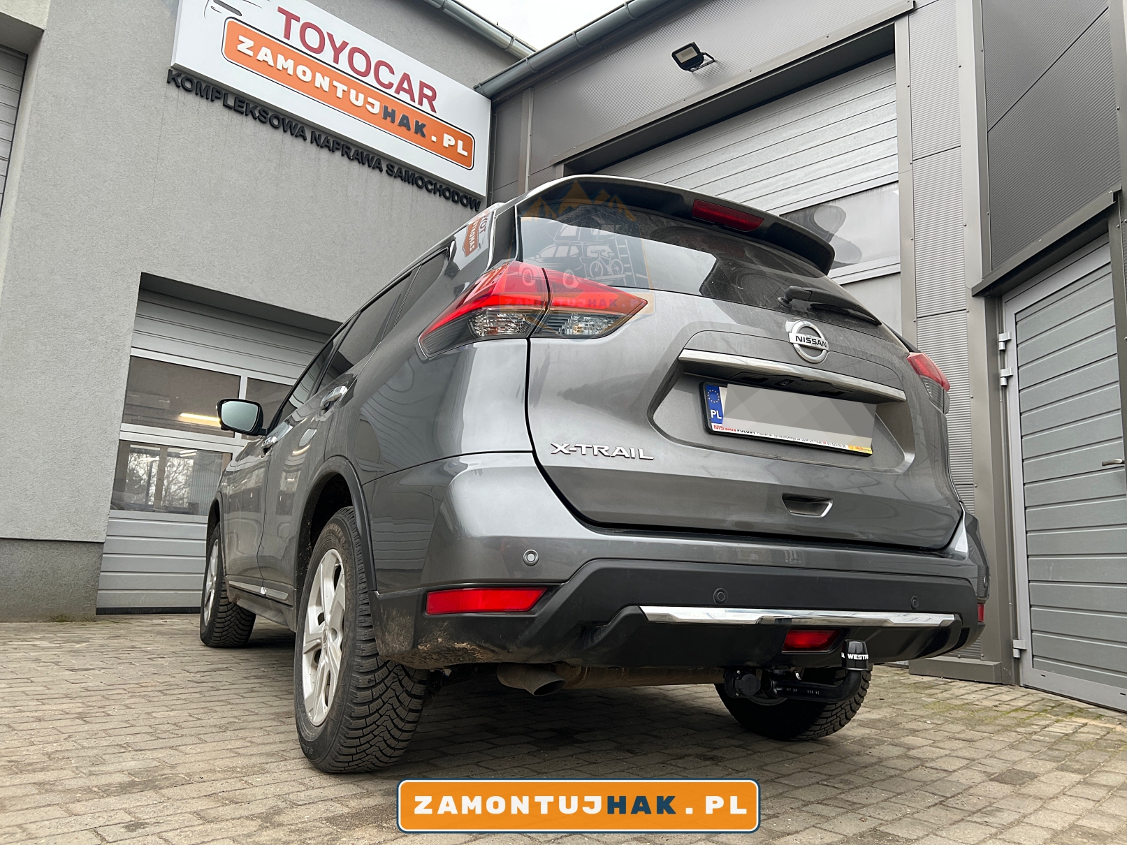 suv nissan z hakiem holowniczym